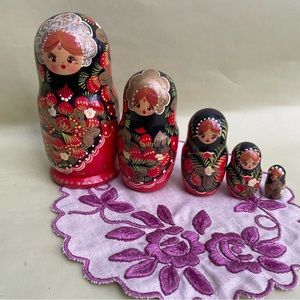 Vintage handmade and hand painted set of Matryoshkas 🪆